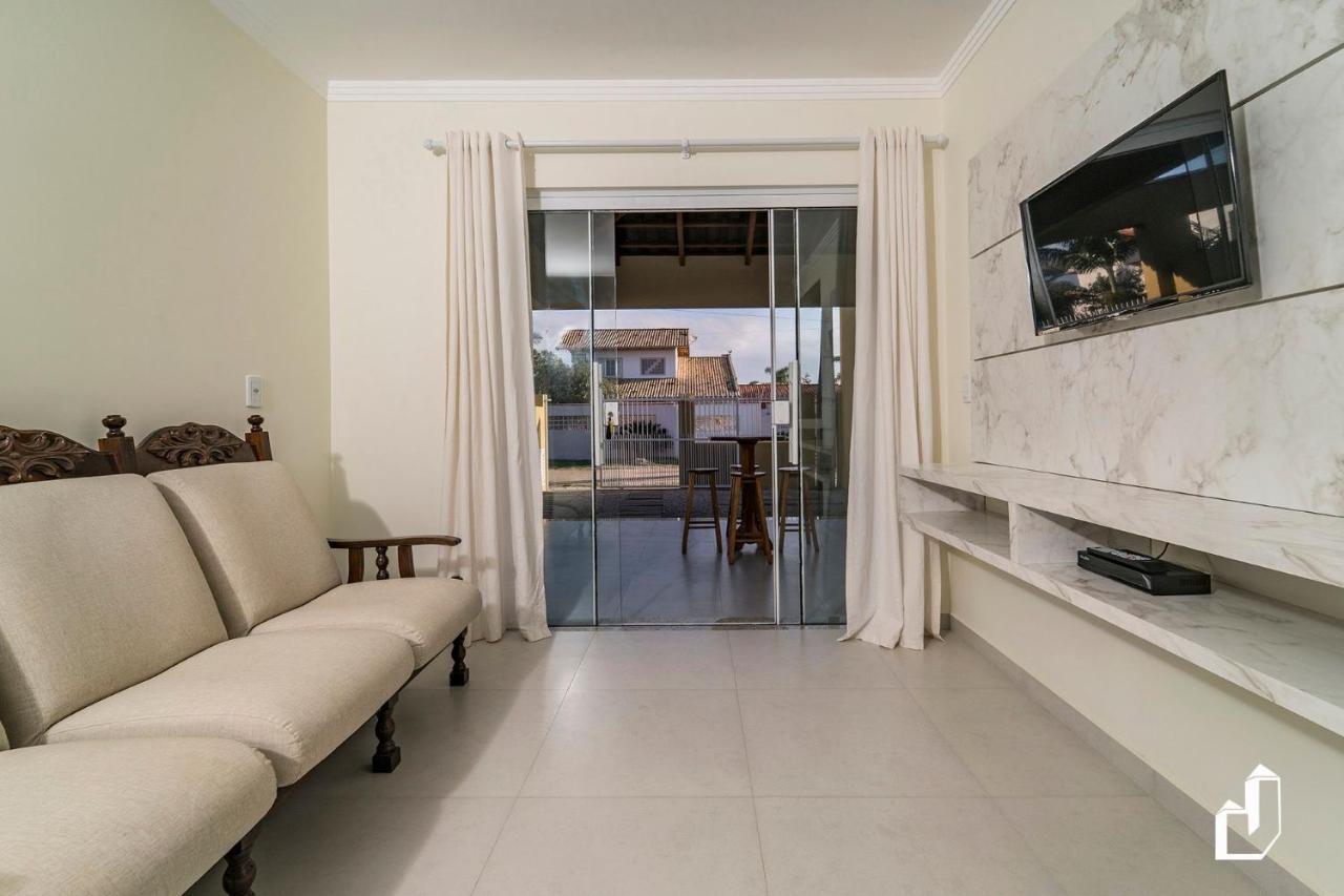 Casa Terrea Com 02 Dormitorios บอมบินญัส ภายนอก รูปภาพ