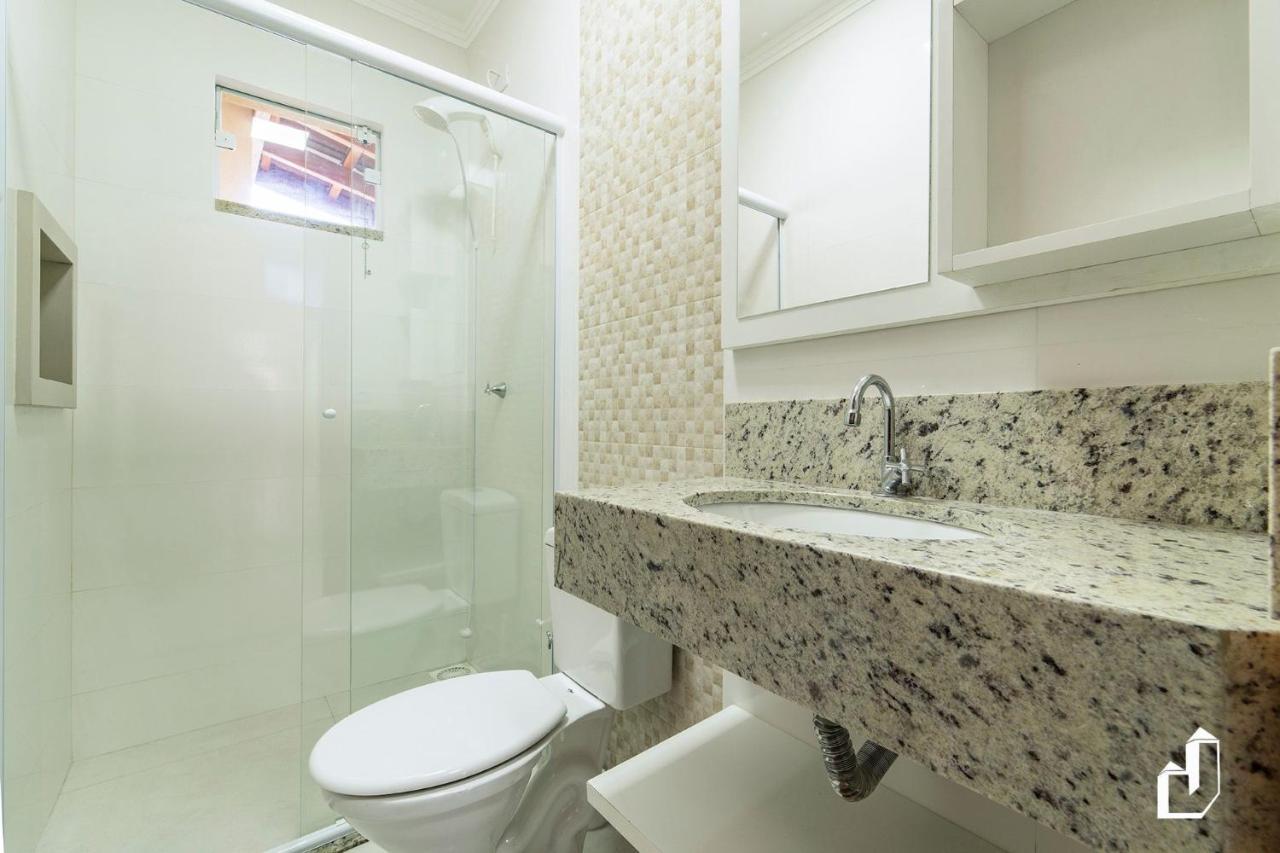 Casa Terrea Com 02 Dormitorios บอมบินญัส ภายนอก รูปภาพ