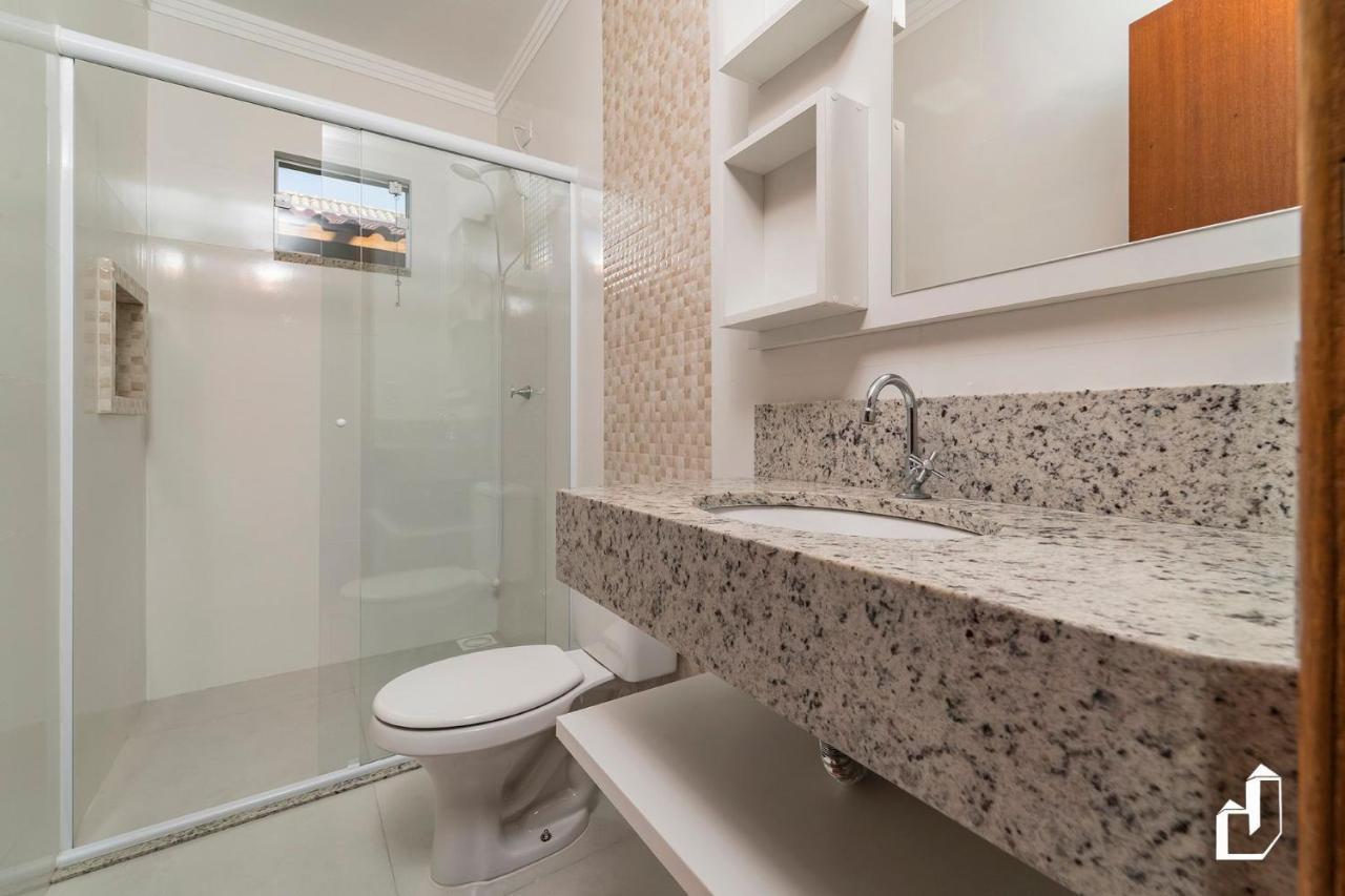 Casa Terrea Com 02 Dormitorios บอมบินญัส ภายนอก รูปภาพ