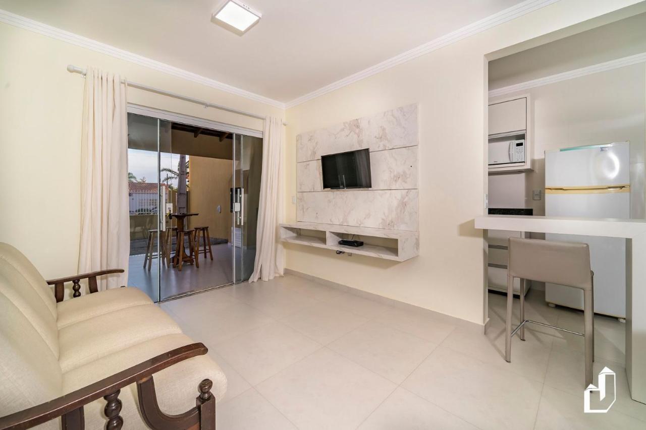 Casa Terrea Com 02 Dormitorios บอมบินญัส ภายนอก รูปภาพ