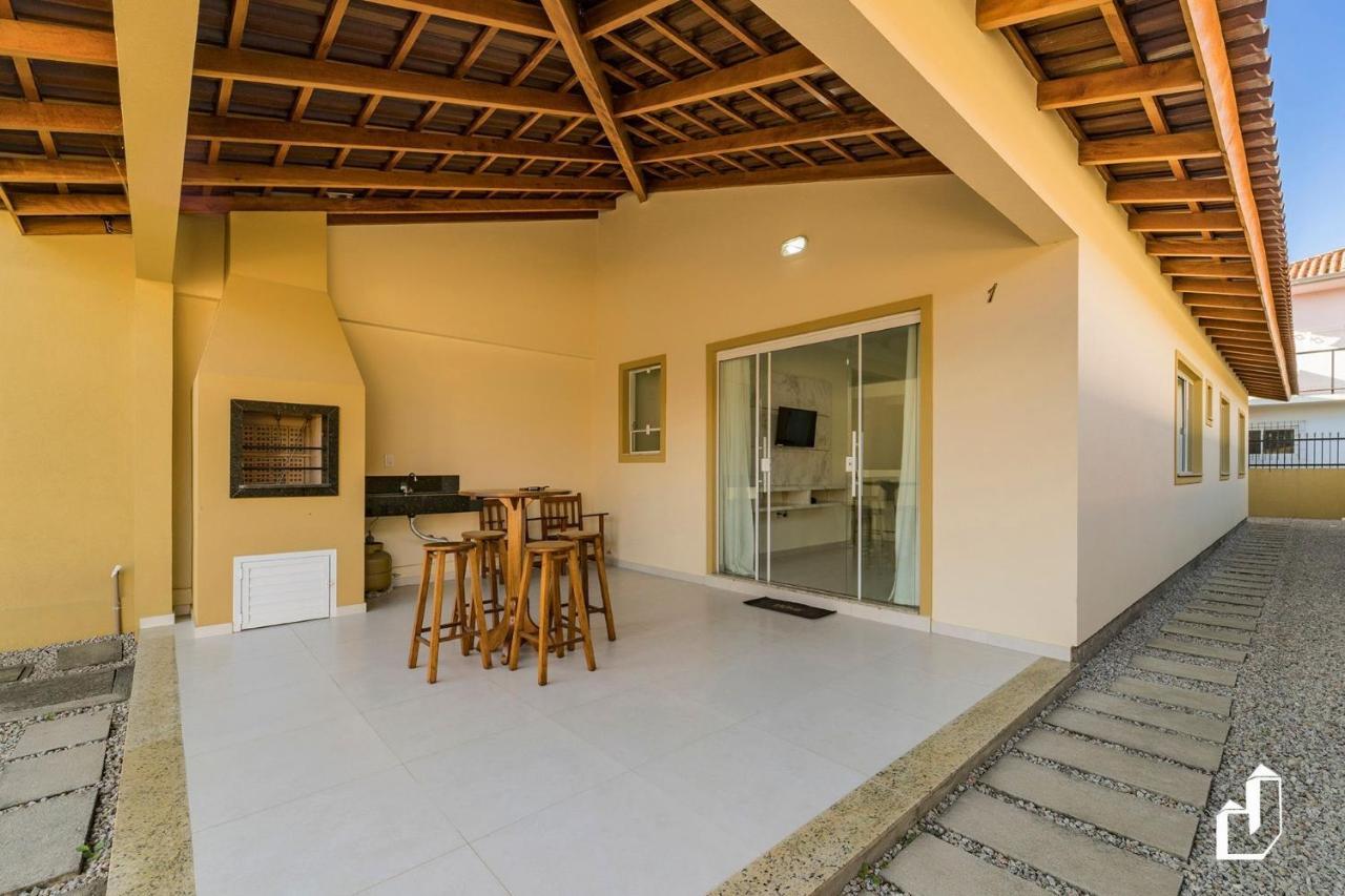 Casa Terrea Com 02 Dormitorios บอมบินญัส ภายนอก รูปภาพ