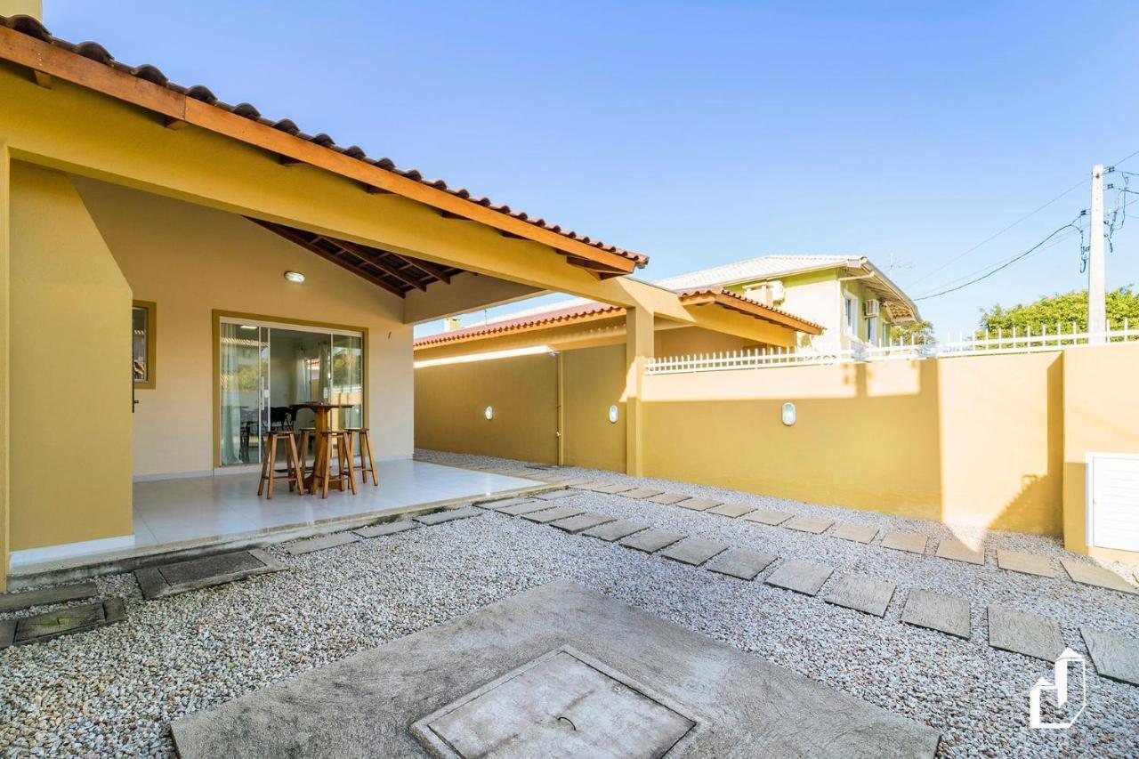 Casa Terrea Com 02 Dormitorios บอมบินญัส ภายนอก รูปภาพ